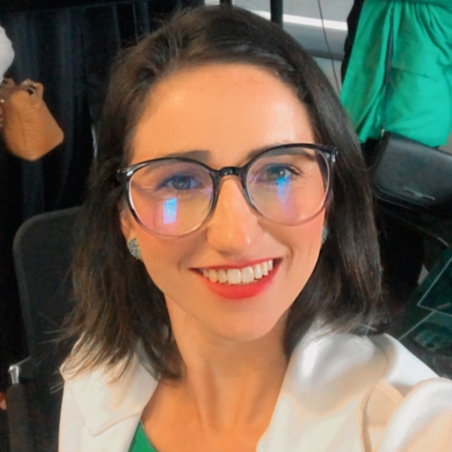 Retrato de Vanessa Soares, arquiteta e urbanista, neuroarquiteta e fundadora do Estúdio ELOO.